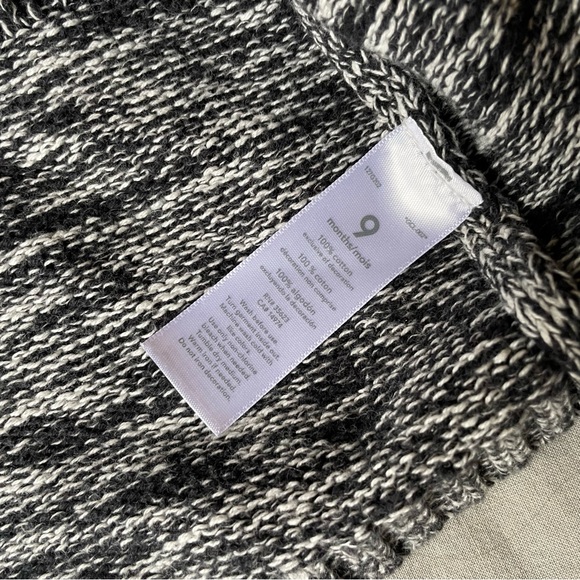 Carter’s 9 mo. Reindeer Sweater in black and white - Picture 3 of 6